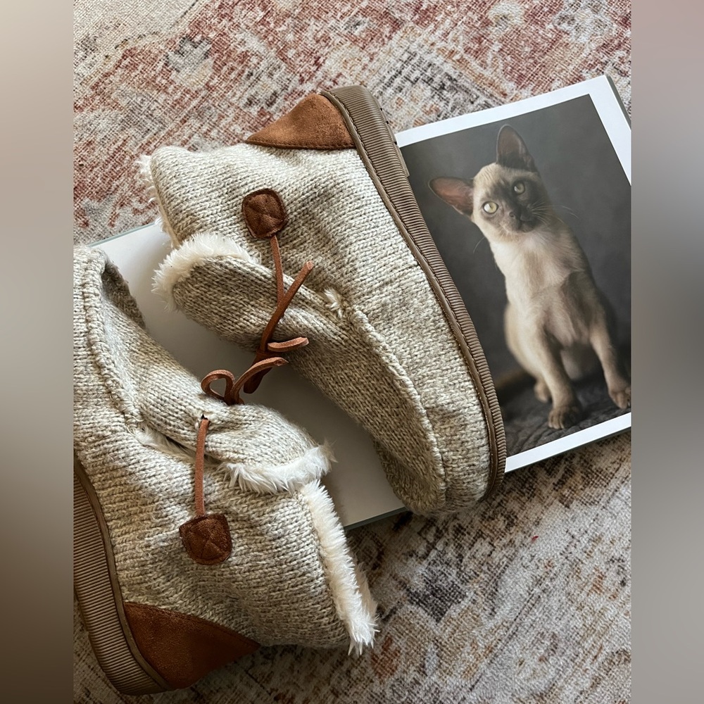 Sonoma Women's Cream Faux Fur Slippers